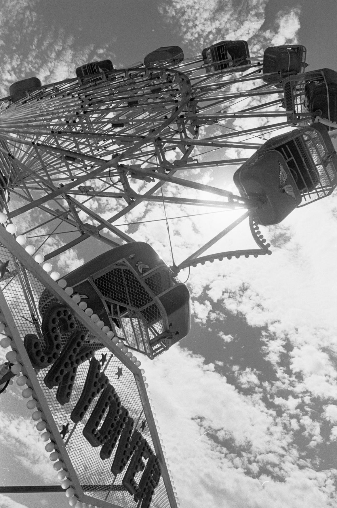 Skydiver ride, 1976
